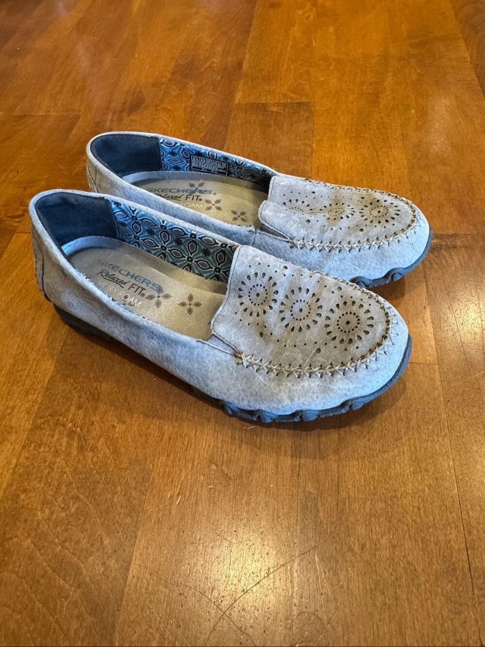 Skechers Relaxed Fit 49109 Gray Leather Slip-On Loafers Memory Foam Women’s 6.5